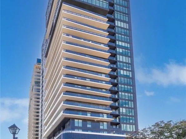 370 Martha St #1805, Burlington, ON L7R 2P7