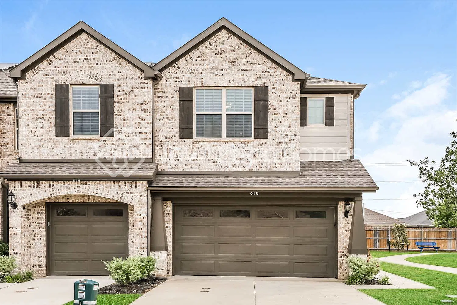 816 Bonnet Trl Arlington, TX 76001 — Photo 1