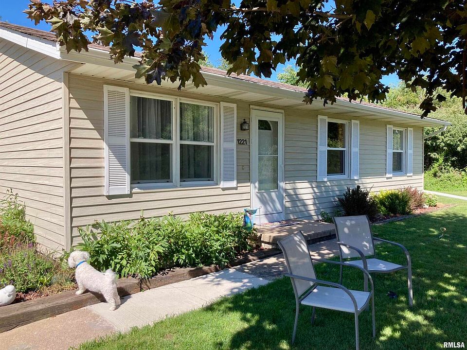 1st image of 1221 101st Avenue Ct W