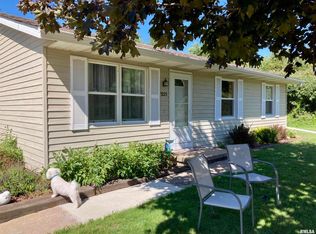 1221 101st Avenue Ct W, Rock Island, IL 61201