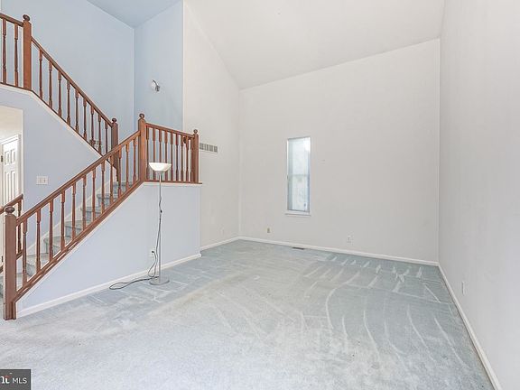 5th image of 3 Country Ln