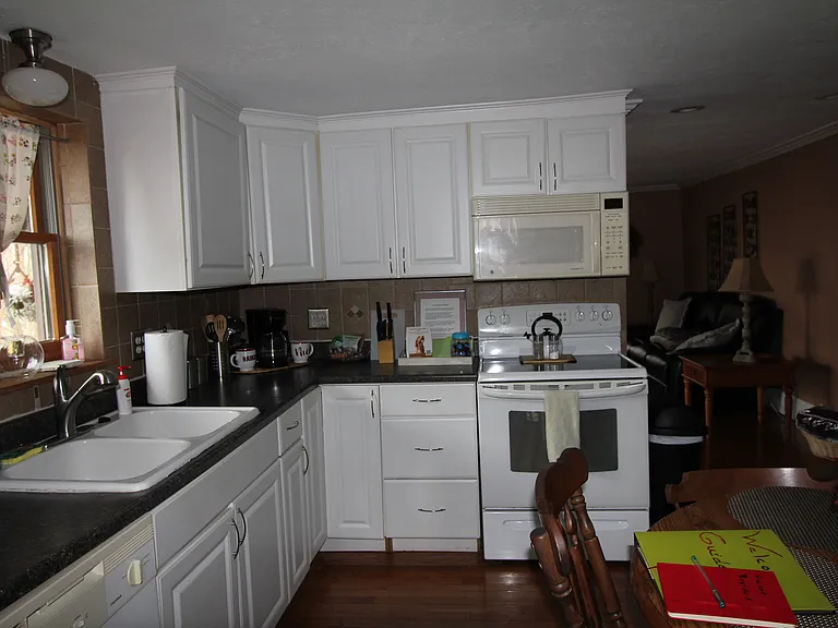 11 Terrace Ave — Photo 6