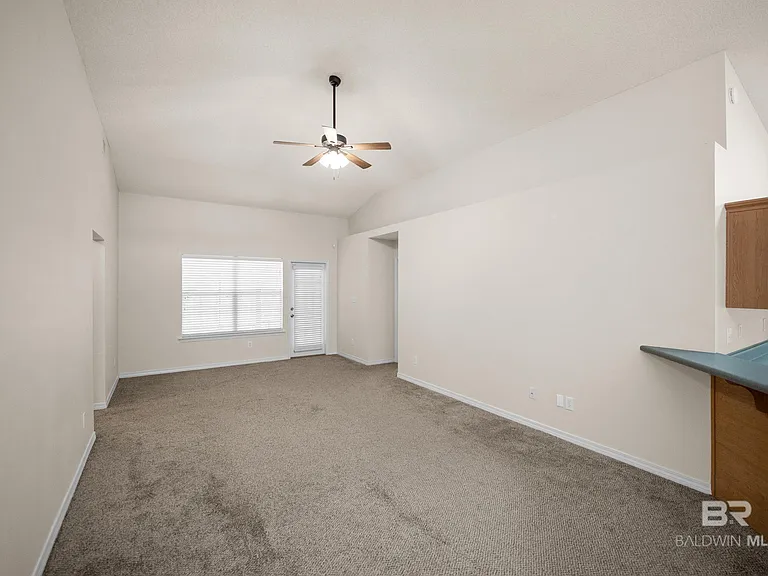 13097 Concord Dr E — Photo 4