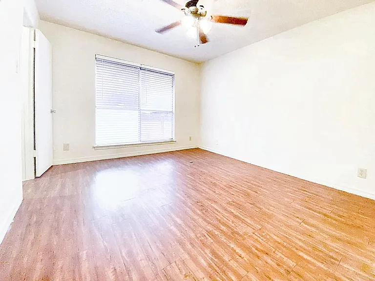 106 Hughson Ct — Photo 22