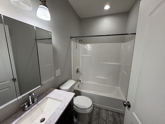 3rd image of 4575 W 630 S Pole Tarn House 2