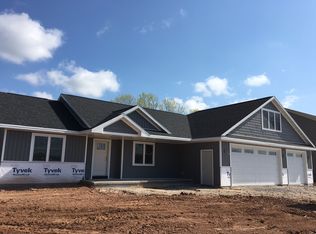 W6094 Ryford St, Menasha, WI 54952