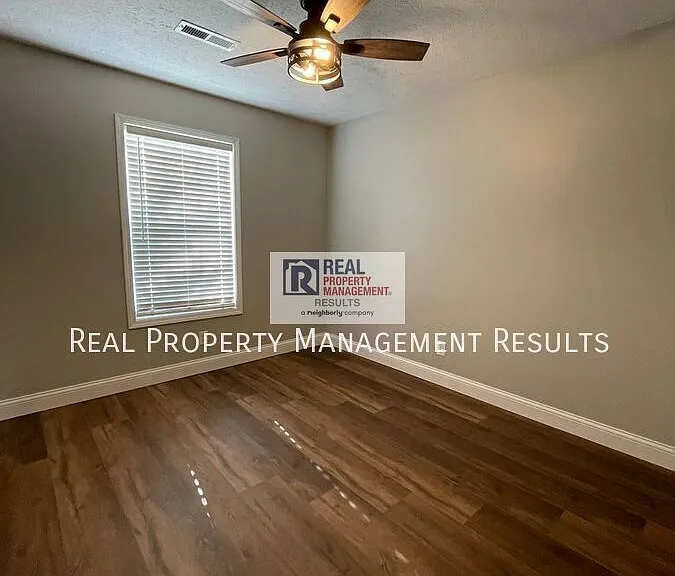 4800 Penrose Dr — Photo 8