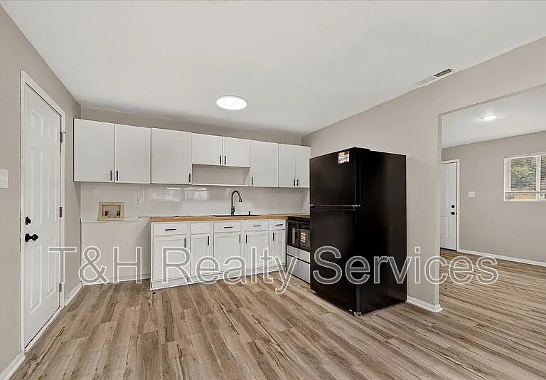 2714 Dawson St — Photo 11