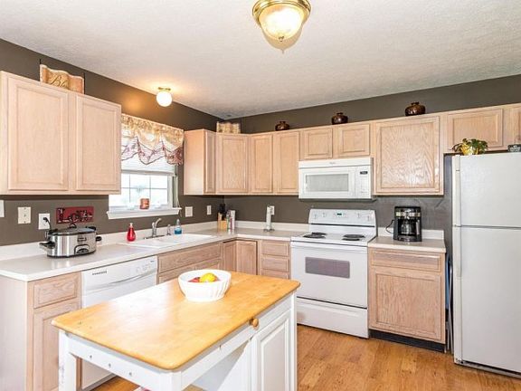 2nd image of 10034 Long Meadow Dr