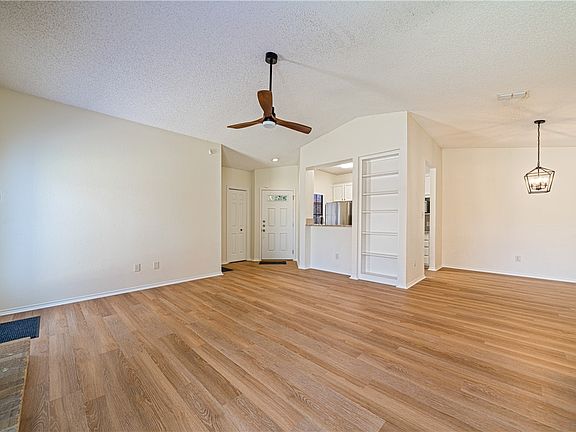 4th image of 7114 Windbrook Ln