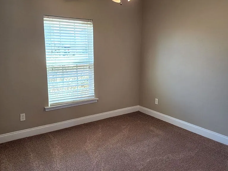 114 Miller St NE — Photo 17