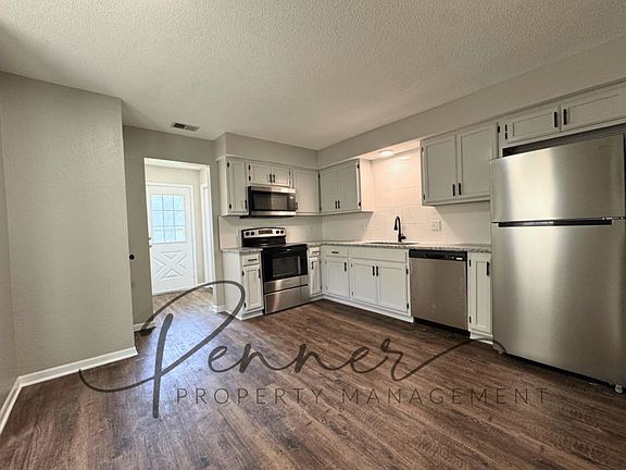 3rd image of 705B NE Ball Dr