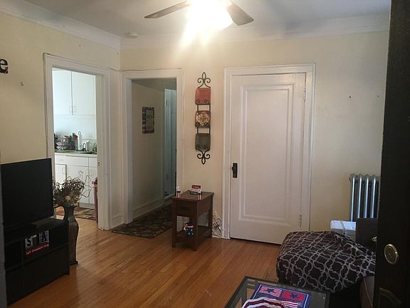 2nd image of 3826 N Janssen Ave APT 3E