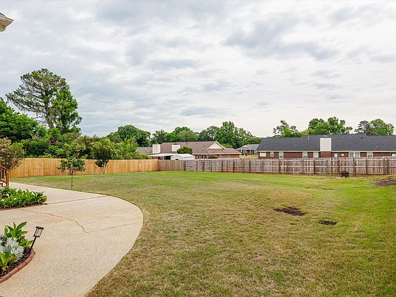 4th image of 4568 Oxford Drive