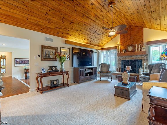 3rd image of 3445 Cornwall Dr NW