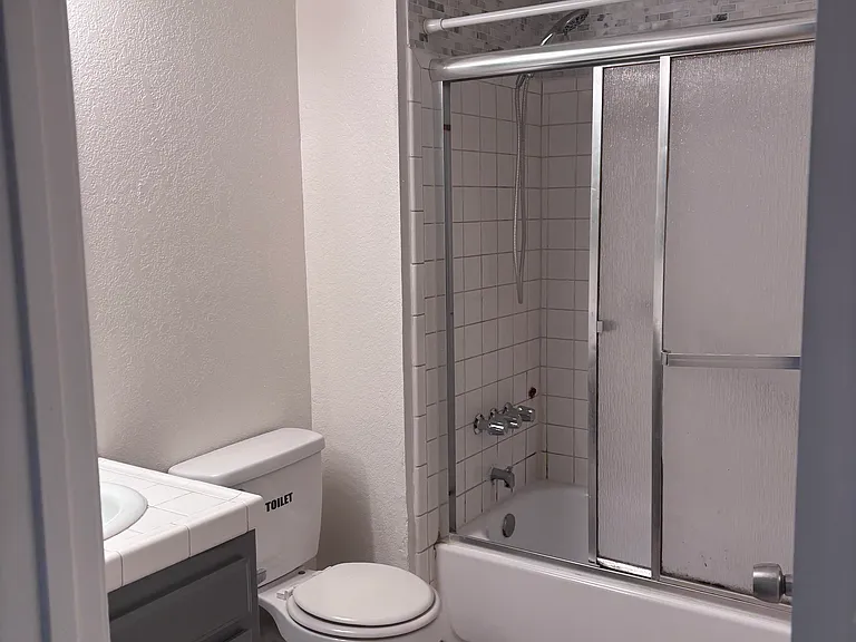 635 Montecito Ave #B — Photo 8