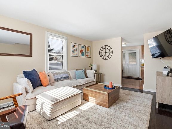 3rd image of 294 Lemonte St