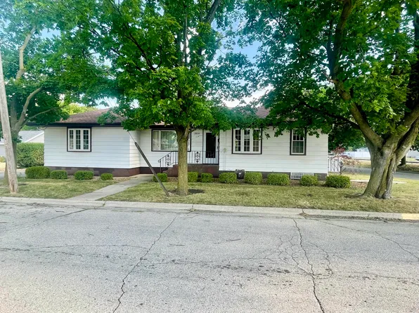 2010 Center St, Naplate, IL 61350