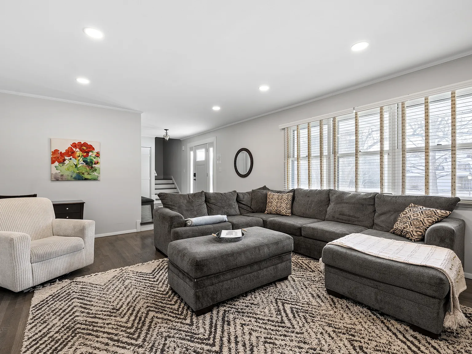 5 bed, $8,370 — Photo 3