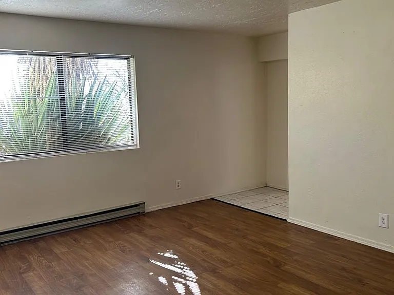 3512 Wellesley Dr NE #D — Photo 7