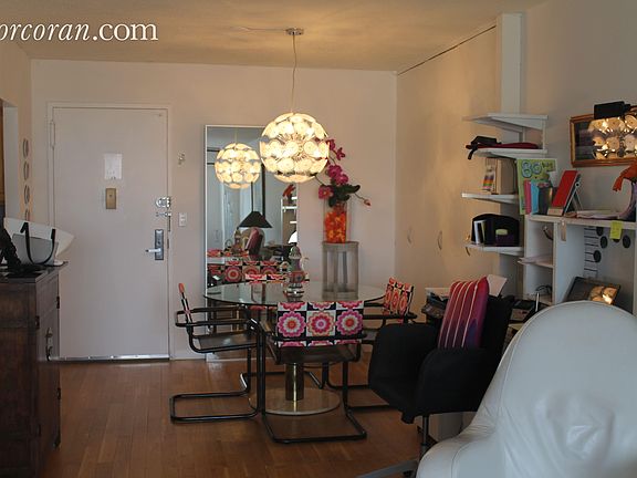 3rd image of 347 W 57th St APT 43B