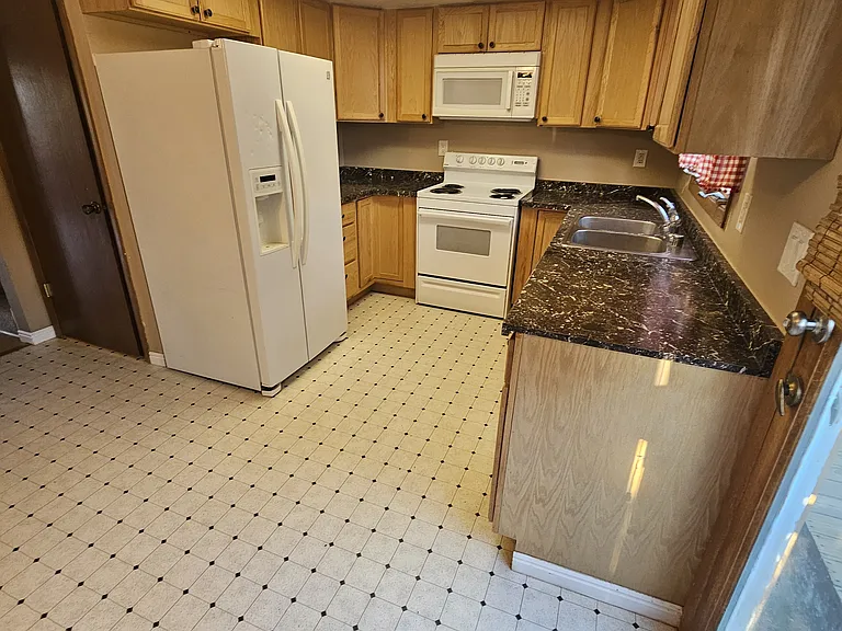 103 College Ct #D — Photo 2