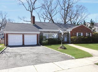 66 Reeve Rd, Rockville Centre, NY 11570