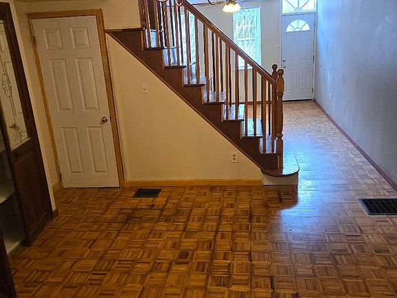 4th image of 451 E Wildey St