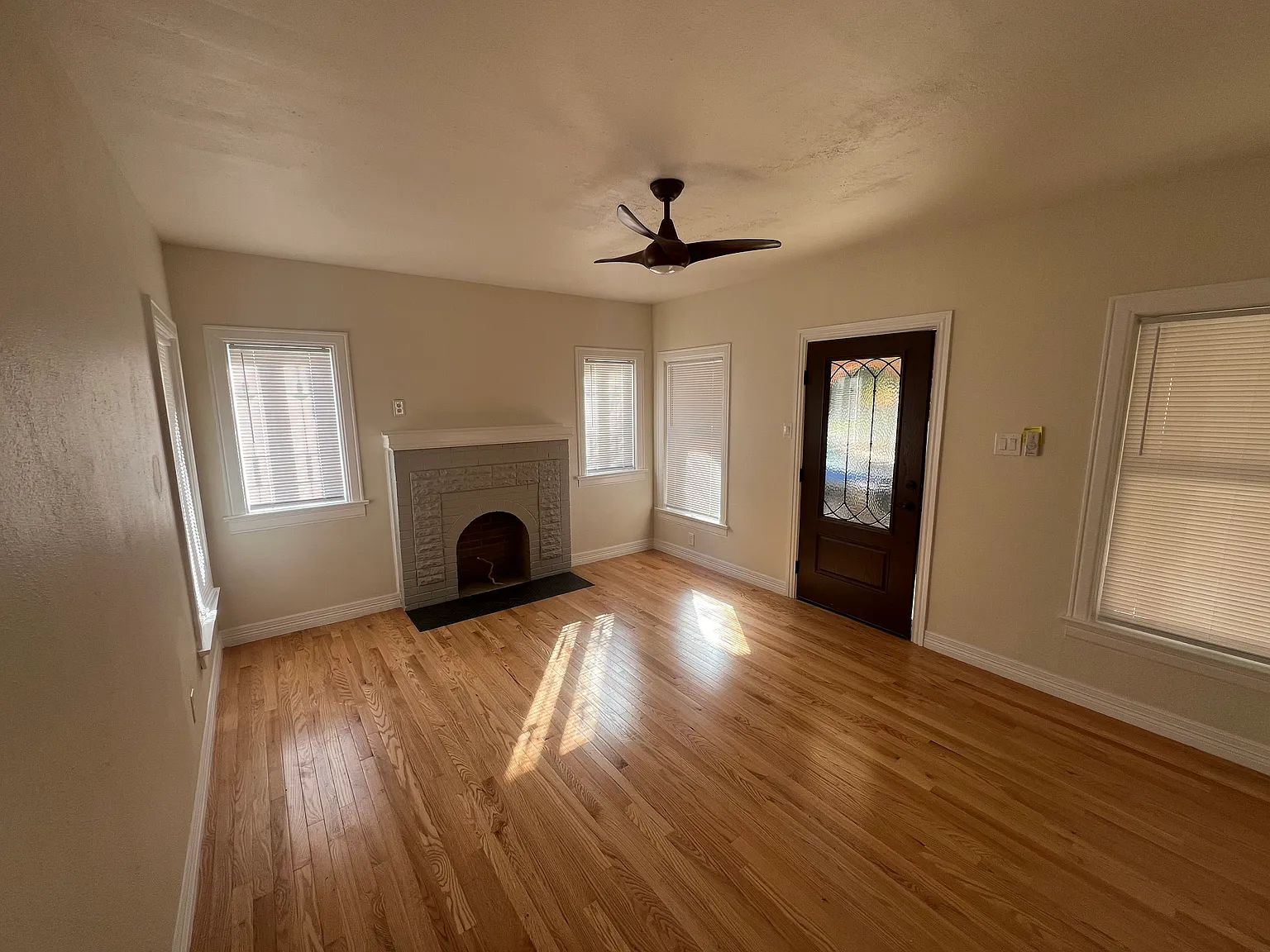 1 bed, 811 sqft, $1,900 — Photo 4