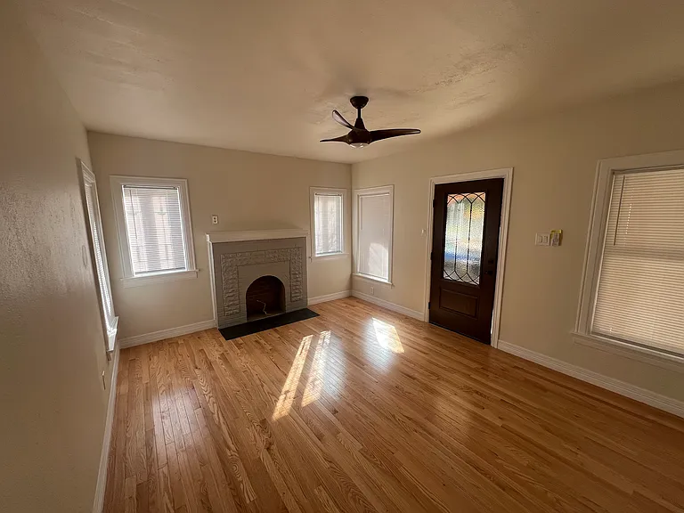 5117 Mission Ave — Photo 4