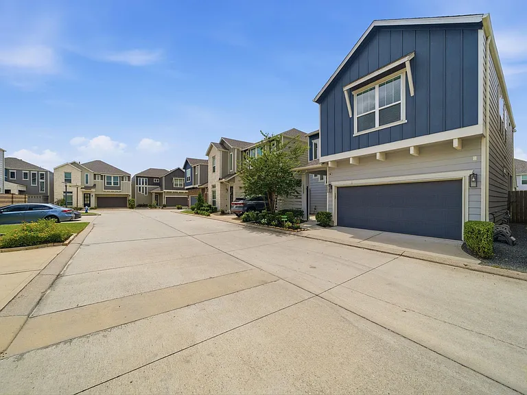 10009 Granary Dr — Photo 15