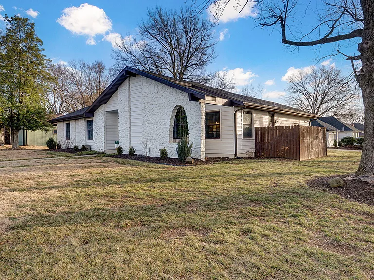 4094 S Eaton Ave — Photo 3
