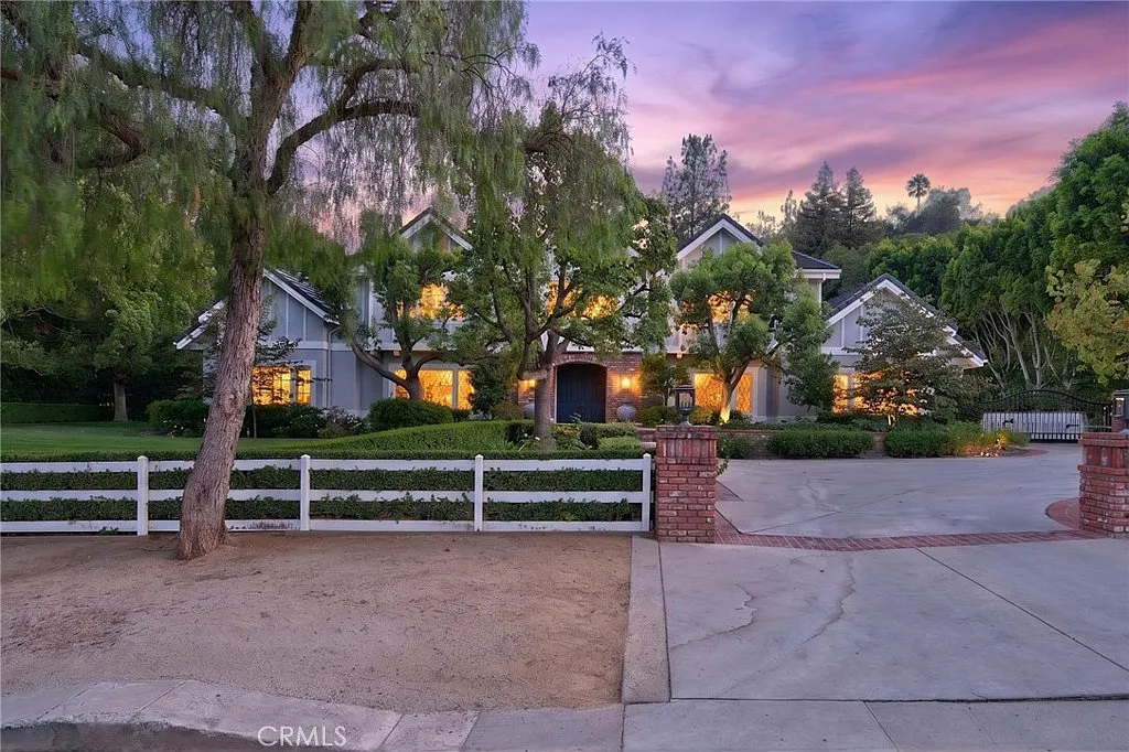 6 bed, 6.5 bath, 8621 sqft, $35,000 — Photo 1