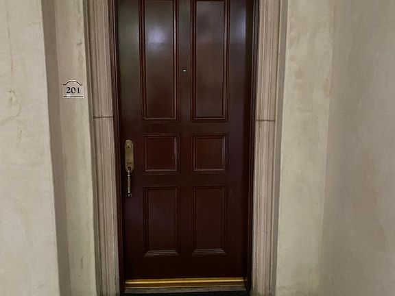 5th image of 4252 Whitsett Ave #201