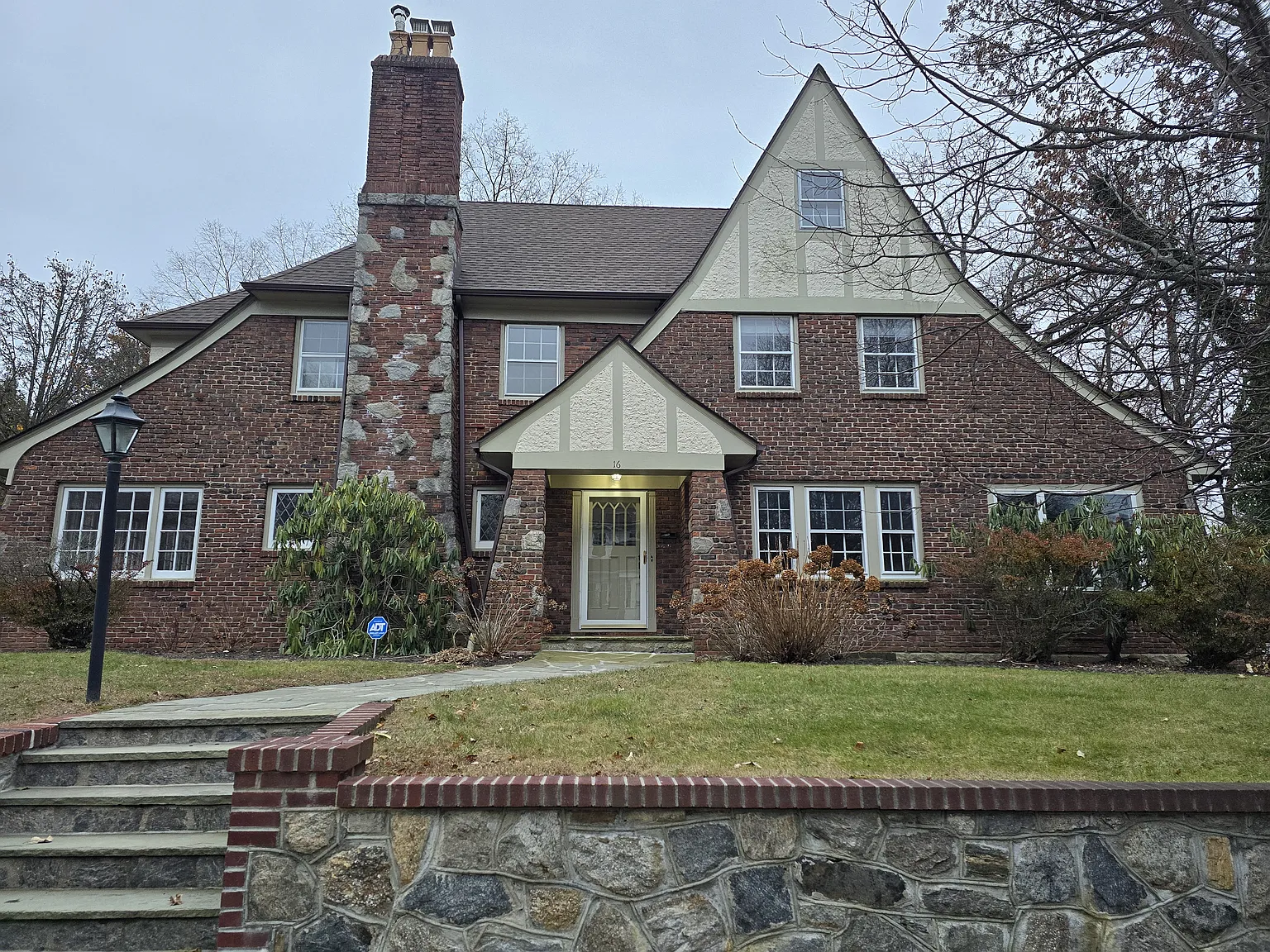 4 bed, 3.5 bath, 3359 sqft, $9,507 — Photo 1