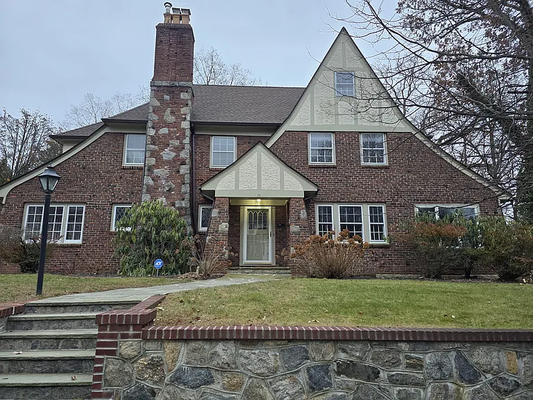 10 Bon Air Ave — Photo 1