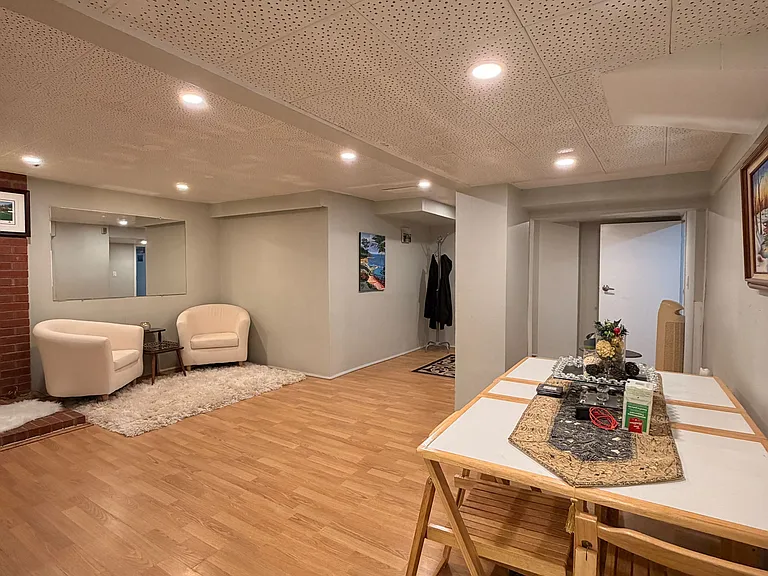 138 Goulding Ave #BASEMENT — Photo 9