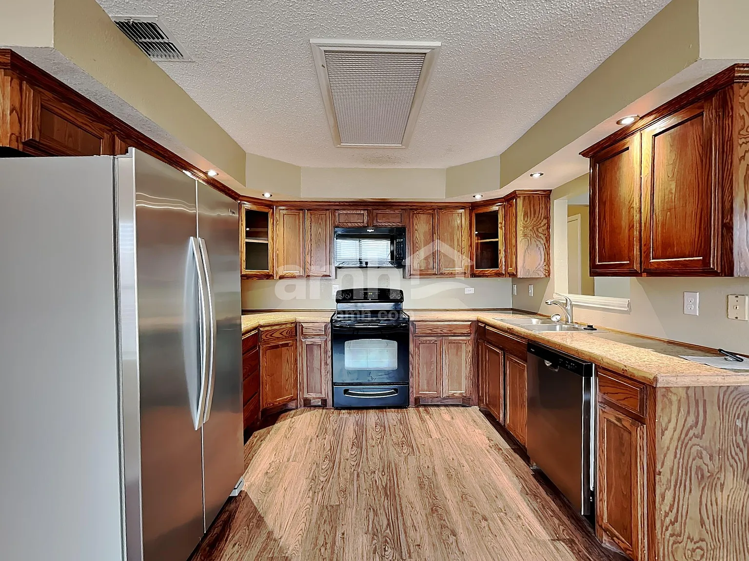 3 bed, 2.5 bath, 2166 sqft, $2,455 — Photo 3