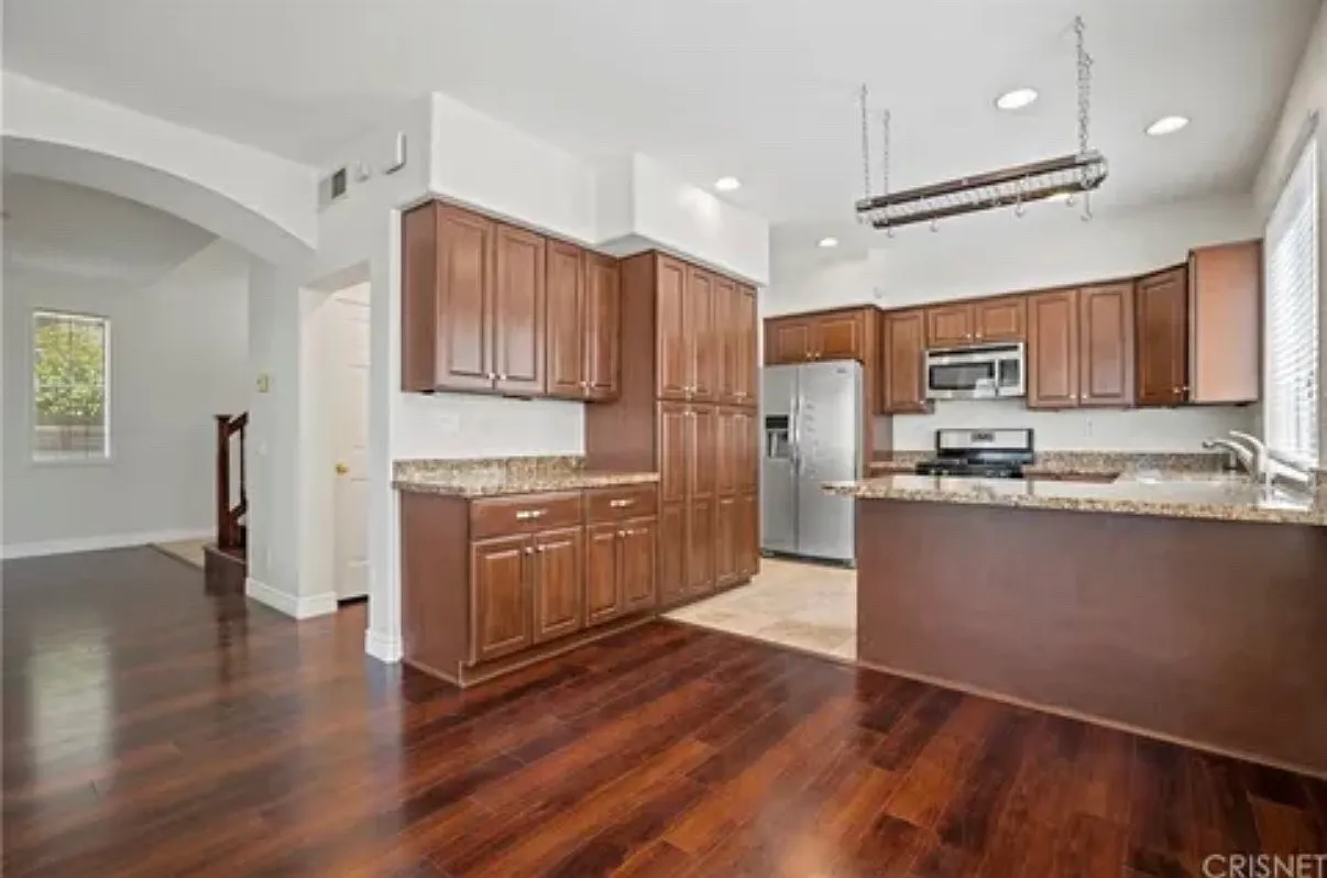 4 bed, 2170 sqft, $4,500 — Photo 4