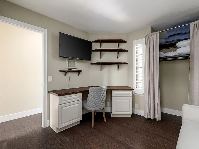 2215 Linwood St #C5 — Photo 17