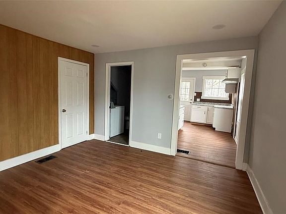 4th image of 547 State St