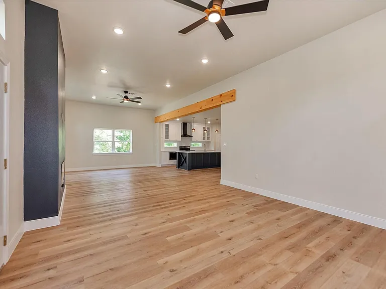 153 Bending Oaks Ln — Photo 13