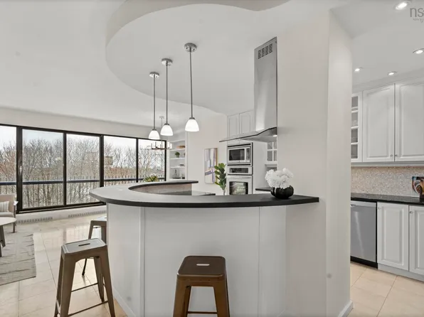 6095 Coburg Rd #504, Halifax, NS B3H 4K1