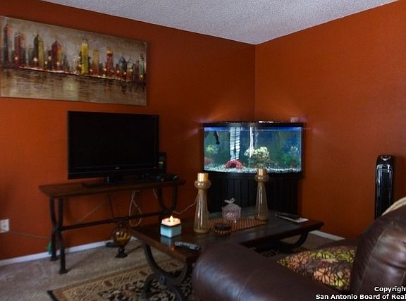 4th image of 9506 Hillsboro Dr
