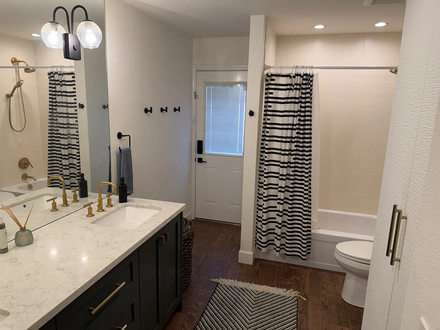 4 bed, 1939 sqft, $4,500 — Photo 3