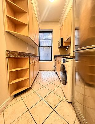 3rd image of 209 W 102nd St APT 1B