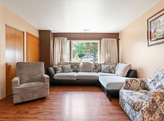 3rd image of 2157 N Melvina Ave