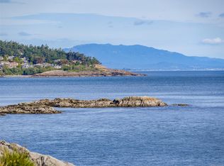 2550 Queenswood Dr, Saanich, BC V8N 1X5