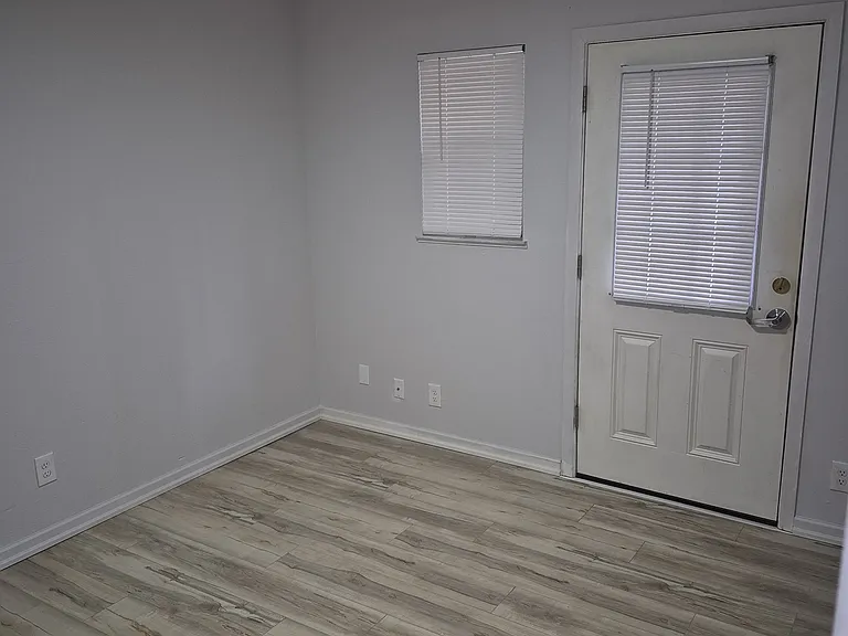 10931 NE Glisan St #31 — Photo 7