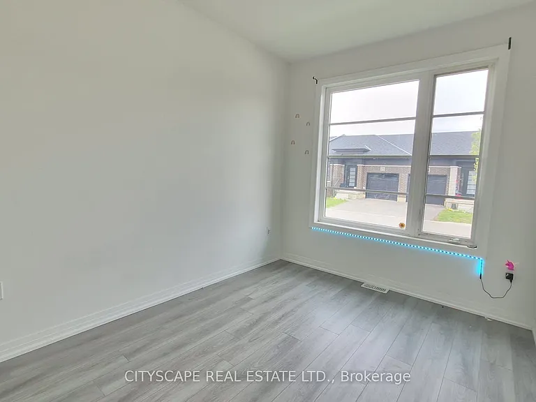 550 Grey St #28 — Photo 9